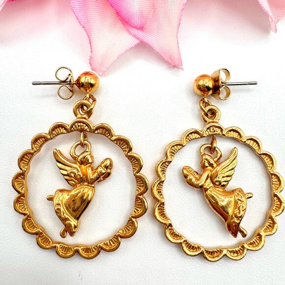 Vintage Avon Soaring Angel Earrings 1992 Hoop Dangle Drop Holiday Gold Tone Cute - Picture 1 of 7